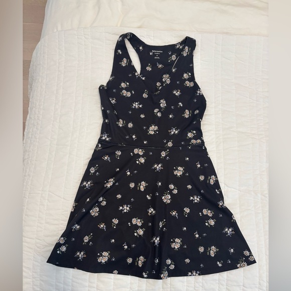 EUC Reformation Bella Ecomove Active Dress In Daisy - Picture 4 of 7